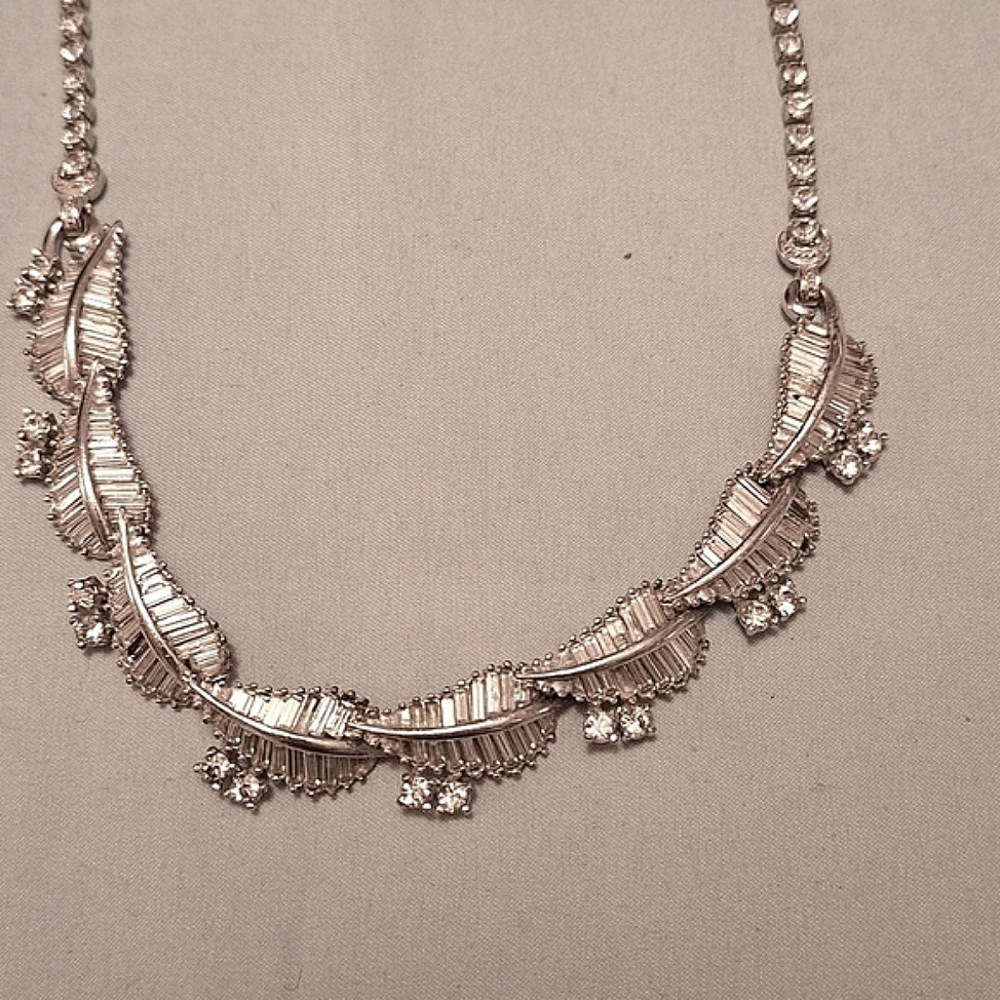🌿VINTAGE PENNINO🌿Rhinestone Leaf Flower Necklace